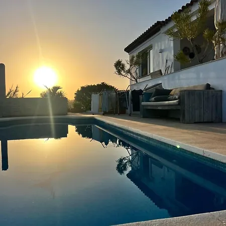Villa Boho-style In A Quiet Cul-de-sac *